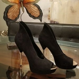 Boutique 9 Black Suede Heels
